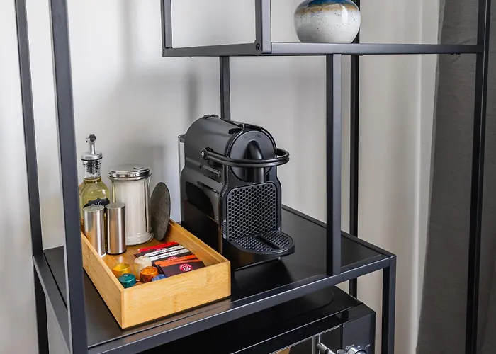 Bright In Center With A Modern Design Apartamento