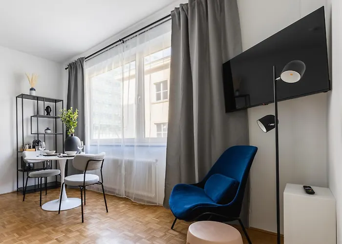 Bright In Center With A Modern Design Viena